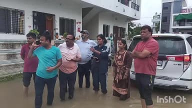 जालना: मुसळधार पावसानंतर प्रशासन सतर्क; आयुक्त अंजली शर्मा, महापौर वंदना मगरे, उपमहापौर राजेश राऊत यांची विविध भागांना भेट