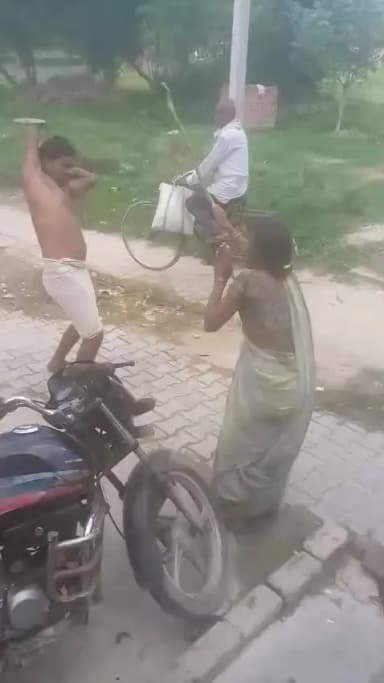 भदोही जिला थाना सूरियांवा 52 बिगहा पुलिस वाले इसकी कार्रवाई नहीं सुन रहे हैं कृपया करके भाई सपोर्ट करिए इसके करवाई किया