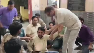 अमरोहा: योगी शासन में भाजपा नेताओं ने अमरोहा नगर कोतवाली में आधी रात धरना प्रदर्शन किया