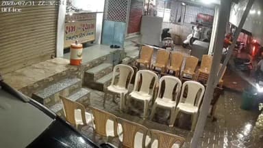 ભાવનગર શહેર: ઘોઘા સર્કલ વિસ્તારમાં ગોલાવાળાને ત્યાં બે ઈસમોએ માથાકૂટ કરી યુવકને છરી મારી સીસીટીવી વાયરલ #viral