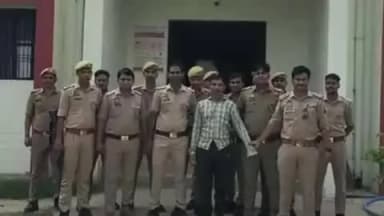 घाटमपुर: सजेती पुलिस ने चोर का निकाला जुलूस, आरोपी हाथ जोड़कर लोगों से कहता रहा- चोरी करना पाप है, पुलिस हमारी बाप है