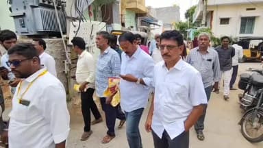 అనంతపురం అర్బన్: అనంతపురం ఆజాద్ నగర్ లో పెన్షన్ పంపిణీ కార్యక్రమంలో పాల్గొన్న ఎమ్మెల్యే దగ్గుపాటి వెంకట ప్రసాద్