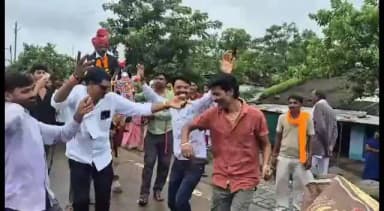 सिवनी: बाकी हाईस्कूल में अनोखी विदाई, बैंड-बाजे और घोड़े पर सवार होकर निकले प्राचार्य