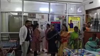 बांधवगढ़: उमरिया दौरे पर कमिश्नर सुरभी गुप्ता सख्त, जिला अस्पताल और मणिबाग शिव मंदिर के पुनरुद्धार कार्य का किया निरीक्षण