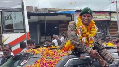 खिलचीपुर: छापीहेड़ा में अग्निवीर राम तंवर का भव्य स्वागत, ढोल-नगाड़े, डीजे और फूलों की बारिश से हुआ अभिनंदन