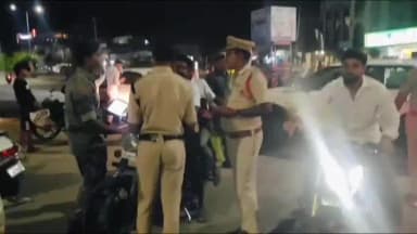 అదిలాబాద్ అర్బన్: చట్ట వ్యతిరేక కార్యకలాపాలు,అక్రమ రవాణాలను అరికట్టేందుకు పోలీసు యంత్రాంగం ఆధ్వర్యంలో ఆదిలాబాద్ జిల్లావ్యాప్తంగా నాకాబంది