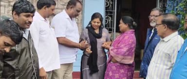 రాజోలు: పొదలాడలో ఎన్టీఆర్ భరోసా పెన్షన్లు ఇంటి వద్దకే పంపిణీ