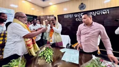 ସୋରଡା: ସୋରଡ଼ା ବ୍ଲକ କାର୍ଯ୍ୟାଳୟରେ ପହଞ୍ଚି ନୂତନ ଅଧ୍ଯକ୍ଷ ଦାୟିତ୍ବ ଗ୍ରହଣ କରିଥିବା ଉପାଧ୍ଯକ୍ଷକୁଂ ସ୍ବାଗତ ସମ୍ବର୍ଦ୍ଧନା ଦେଲେ ସୋରଡ଼ା ବିଧାୟକ