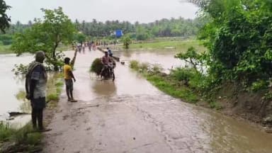 గన్నవరం: కోనసీమలో వరద నీటితో కనకాయలంక రాకపోకలకు అంతరాయం