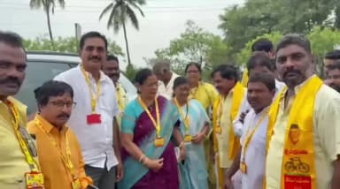 భీమవరం: 38వ వార్డు లంకపేటలో ఇంటింటికి తెలుగుదేశం, ప్రచార కార్యక్రమంలో పాల్గొన్న టీడీపీ నియోజకవర్గ ఇన్చార్జ్ సీతారామలక్ష్మి