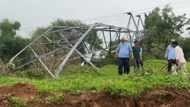 વીરપુર: મહીસાગરમાં ભારે પવનથી 66 KV જેટકોનો ટાવર જમીન દોસ્ત, વીજ પુરવઠા પ્રભાવિત