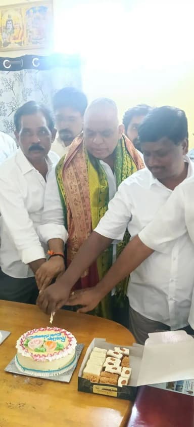 మహబూబాబాద్: మహబూబాబాద్లో పోరిక సాయి శంకర్ నాయక్ గారి జన్మదిన వేడుకలు ఘనంగా నిర్వహింపు