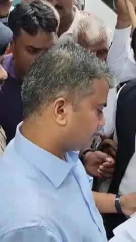 बारा: किसानों ने बारा को सूखाग्रस्त घोषित करने की मांग करते हुए डीएम प्रयागराज को सौंपा ज्ञापन