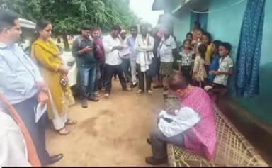 ନୂଆପଡା: କର୍ଲାକୋଟ ଗ୍ରାମପଞ୍ଚାୟତର ବନ୍ୟା ପ୍ରଭାବିତ ଅଞ୍ଚଳ ପରିଦର୍ଶନ କଲେ ଜିଲ୍ଲାପାଳ