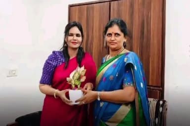 మచిలీపట్నం దక్షిణం: ఉయ్యూరు: జెడ్పీ సీఈవో డాక్టర్ అరుణను కలిసిన డీడీవో స్వర్ణలత