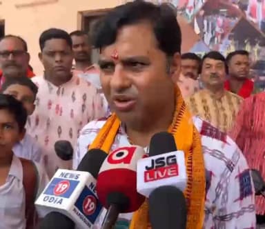 ଝାରସୁଗୁଡା: DMF ଫଣ୍ଡରୁ ପାରା ଆଥଲେଟ୍ଙ୍କୁ ପାୱାର୍ ହ୍ୱିଲଚେୟାର ପ୍ରଦାନ