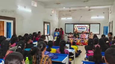 ସୋନପୁର: ମାୟାବର୍ହା ଉଚ୍ଚ ବିଦ୍ୟାଳୟ ଠାରେ ସମ୍ବଲପୁରୀ ଦିନ ଧୁମ ଧାମରେ ପାଳିତ