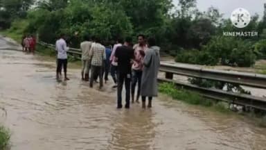 ખેડા: અનરાધાર વરસાદથી ખેડા કેમ્પથી ખુમારવાડ તરફ જતો રોડ સાવચેતીના ભાગરૂપે બંધ