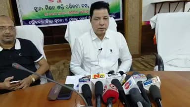 ନବରଙ୍ଗପୁର ପୋଲିସ ଷ୍ଟେସନ: ସ୍ୱାଧୀନତା ଦିବସ ପାଳନ ପାଇଁ ପ୍ରସ୍ତୁତି ବୈଠକରେ ଯୋଗ ଦେଇ ମିଶନ ଶକ୍ତି ହଲରେ ମତ ଦେଲେ ଜିଲ୍ଲାପାଳ ଡ଼ଃ ମହେଶ୍ୱର ସ୍ୱାଇଁ
