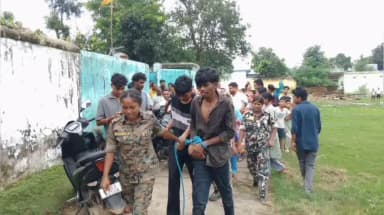 गुमला: गुमला में ब्राउन शुगर के अड्डे पर फूटा लोगों का गुस्सा: चोरी करते तीन युवक रंगे हाथ पकड़ाए 10 ग्राम ब्राउन शुगर बरामद
