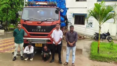 ઘોઘંબા: દામાવાવ પોલીસે આઈસર ટ્રકમાંથી કંતાનના કોથળની આડમાં લઈ જવાતો ₹૩૦.૬૩ લાખનો દારૂ-બીયર ઝડપ્યો