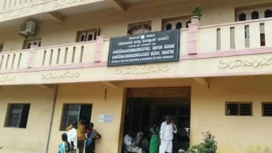 ಪಾವಗಡ: "₹850 ಸರ್ಕಾರಿ ಶುಲ್ಕಕ್ಕೆ ₹1,250 ಲಂಚದ ಬೇಡಿಕೆ? ಪಾವಗಡ ಉಪನೊಂದಣಿ ಕಚೇರಿಯಲ್ಲಿ ಅಧಿಕಾರಿಗೆ ತರಾಟೆ – ವಿಡಿಯೋ ವೈರಲ್"