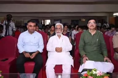 सदर: वाराणसी में नगर निगम ने स्वच्छता से संस्कार अभियान की शुरुआत की, छात्रों को दिया कचरा प्रबंधन का संदेश
