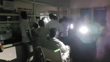 உளுந்தூர்பேட்டை: உளுந்தூர்பேட்டைஉளுந்தூர்பேட்டை அரசு மருத்துவமனையில் மருத்துவமனையில் ஒரு மணி மணி நேரத்திற்கு மின்சாரம் மின்சாரம் இல்லாததால் நோயாளிகள் அவதி