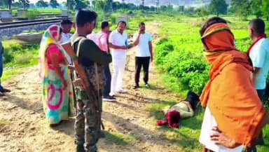 उंटारी रोड: डीडीयू रेलखंड पर रेलवे ट्रैक किनारे गंभीर हालत में मिली अज्ञात युवती, पुलिस जांच में जुटी