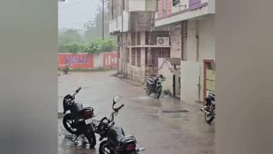ગોધરા: પંચમહાલ જિલ્લાના પાટનગર ગોધરા શહેરમાં વહેલી સવારથી જ મેઘરાજાએ મહેર કરી છે