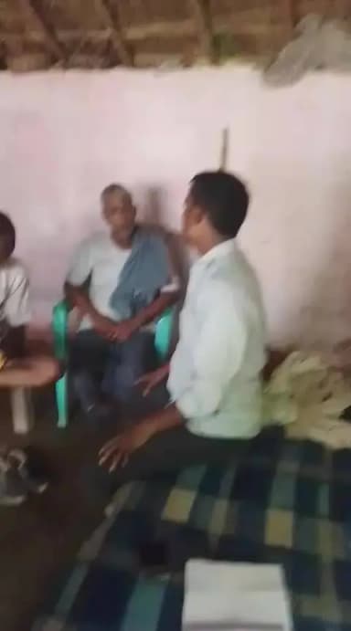 bhai hamare gaon ke Pradhan Ne nivas per sign nahin karte Hain Koi bhi Aaye to use per sign nahin karte Hain Dinesh Prad
