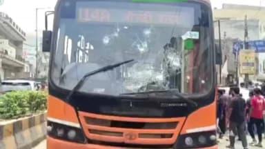 दिल्ली के सुल्तानपुरी में बस से कुचलकर महिला की मौत, आक्रोशित लोगों ने बस में की तोड़फोड़