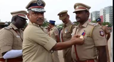 நாகப்பட்டினம்: தமிழக காவல்துறையில் நாகை மாவட்டத்தில் சிறப்பாக பணியாற்றிய காவல்துறை அதிகாரிகளுக்கு ஜனாதிபதி மற்றும் முதல்வர் பதக்கங்கள் வழங்கப்பட்டன