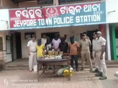 ଜୟପୁର: ଚୋରି ଓ ଲୁଟ ମାମଲା ରେ 5 ଅଭିଯୁକ୍ତ କୁ ଗିରଫ କଲା ଜୟପୁର ଟାଉନ ପୋଲିସ