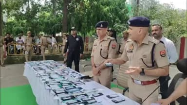 कोल: अलीगढ़ पुलिस ने लौटाए 263 मोबाइल, मोबाइल स्वामियों के चेहरों पर खुशी की लहर, अलीगढ़ पुलिस का किया धन्यवाद