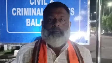 ବଲାଙ୍ଗୀର: କନ୍ଧମାଳ ମେଡିକାଲ୍ ନାମ ପରିବର୍ତ୍ତନକୁ ନେଇ ପ୍ରତିକ୍ରିୟା ରଖିଲେ ରାଷ୍ଟ୍ରୀୟ ହିନ୍ଦୁ ପରିଷଦ ଅଧ୍ୟକ୍ଷ