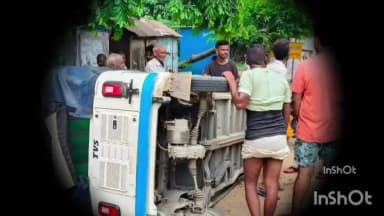बलिया: हल्दी के बहादुरपुर चट्टी पर टेम्पो पलटा, सभी यात्री सुरक्षित, बड़ा हादसा टला