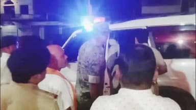 डुमरी: पुलिस कप्तान डॉ. बिमल कुमार ने डुमरी में प्रेस क्लब के कांवरिया सेवा शिविर का जायजा लिया