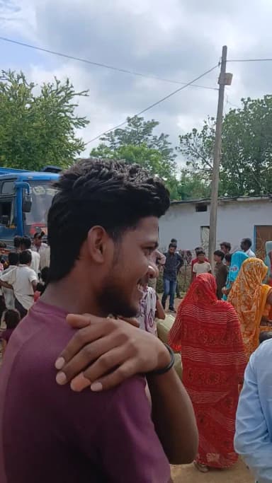 bakal khamhariya richhariya tola mai pani ki samsya ke liye raste ko jam kiya