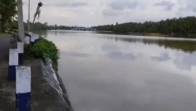 കണ്ണൂർ: ബോട്ട് ടെർമിനലിൽ വെള്ളം കയറി, പറശ്ശിനിക്കടവ്-വളപട്ടണം
മേഖലയിൽ ബോട്ട് സർവീസ് നിർത്തി