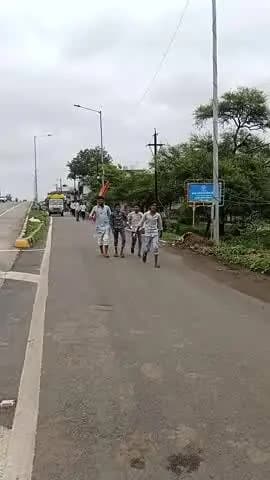 ठिकाना ghansoda से पधारे सभी बना को जय माताजी की माता रानी के यहां पर पैदल जाकर उनकी मनोकामना पूर्ण करने के लिएपधारे सभी
