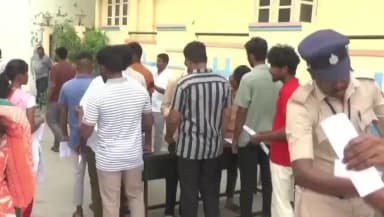 ರಾಯಚೂರು: ಪೊಲೀಸ್ ಪರೀಕ್ಷೆ ಹಿನ್ನೆಲೆ ಸಿಂಧನೂರಿನಲ್ಲಿ ಅಭ್ಯರ್ಥಿಗಳಿಗೆ ಕಟ್ಟುನಿಟ್ಟಿನ ತಪಾಸಣೆ