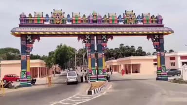 சாத்தூர்: இருக்கன்குடி அருள்மிகு மாரியம்மன் கோவில் ஆடி மாத 3வது ஞாயிற்றுக்கிமையை முன்னிட்டு ஆயிரக்கணக்கான மக்கள் நீண்ட வரிசையில் நின்று சாமி தரிசனம்