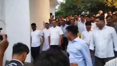 झाडोल: सीएम भजनलाल शर्मा का सादगी भरा अंदाज, बीड़ा गांव में प्रातः कालीन भ्रमण के दौरान ग्रामीणों से की मन की बात