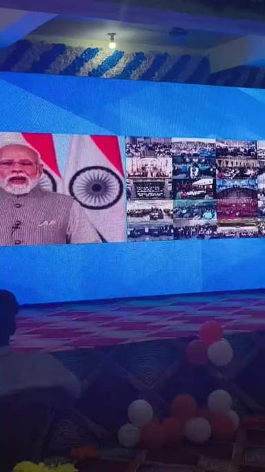 🔴 LIVE | माननीय प्रधानमंत्री श्री नरेंद्र मोदी का संबोधन
🇮🇳 "नशा मुक्त युवा – विकसित भारत संकल्प अभियान" के शुभारंभ अवसर पर माननीय प्रधानमंत्री श्री नरेंद्र मोदी देशभर के युवाओं को संबोधित कर रहे हैं।
शीतयोग कॉलेज परिसर, औरंगाबाद में आयोजित कार्यक्रम में अपर समाहर्ता श्री अनुग्रह नारायण सिंह की अध्यक्षता में छात्र-छात्राएँ, युवा एवं विभिन्न विभागों के पदाधिकारी वर्चुअल माध्यम से प्रधानमंत्री के प्रेरणादायी संबोधन का श्रवण कर रहे हैं।
✨ आइए, संकल्प लें— 🚫 नशे से दूरी, जीवन से दोस्ती।
💪 नशामुक्त युवा, विकसित भारत की पहचान।
🎥 जुड़े रहिए लाइव प्रसारण के साथ।
#NashaMuktYuva #ViksitBharat #PMModi #DrugFreeIndia #MyBharat #Aurangabad #Live #YouthPower #नशामुक्तभारत #विकसितभारत