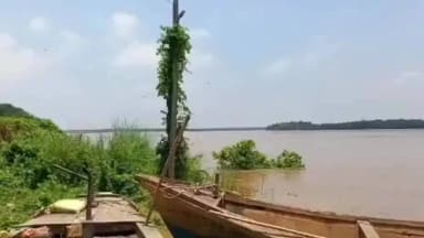 ఆచంట: కోడేరులో గోదావరి వరద పరిస్థితిని పరిశీలించిన కలెక్టర్ నాగరాణి
