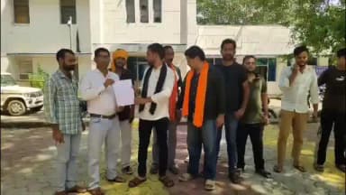 मुरैना नगर: मुरैना में भगवान शिव पर कथित अभद्र टिप्पणी से आक्रोश, बजरंग दल व गौ रक्षादल ने कोतवाली थाने में सौंपा ज्ञापन