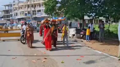 నిర్మల్: జిల్లా కేంద్రంలోని పురాతన బంగల్ పేట్ మహాలక్ష్మి ఆలయంతో మారెమ్మ దేవాలయంలో బోనాలు సమర్పించిన భక్తులు