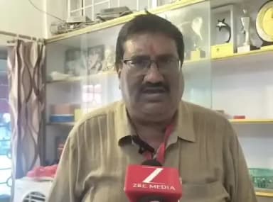 खूंटी: आम्रेश्वर धाम में झारखंड सरकार के मुख्य सचिव अविनाश कुमार का मंदिर कमेटी का महामंत्री मनोज कुमार ने किया स्वागत