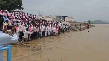 ధర్మపురి: జగిత్యాల జిల్లా కోటి లింగాల గోదావరి బ్యాక్ వాటర్, నంది మేడారం లక్ష్మీపూర్ గాయత్రీ పంపు హౌస్ ను పరిశీలించిన BRS నాయకులు